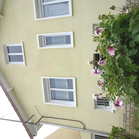 Gite Parislande Proche De Disneyland Reserve Exclusivement Aux Familles Avec Enfants Saint-Germain-sur-Morin