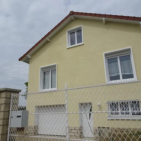 Holiday home Gite Parislande Proche De Disneyland Reserve Exclusivement Aux Familles Avec Enfants *